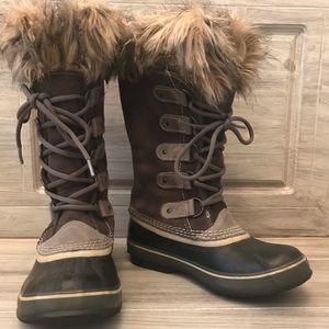 Joan of Artic Sorel Boots (size 7)